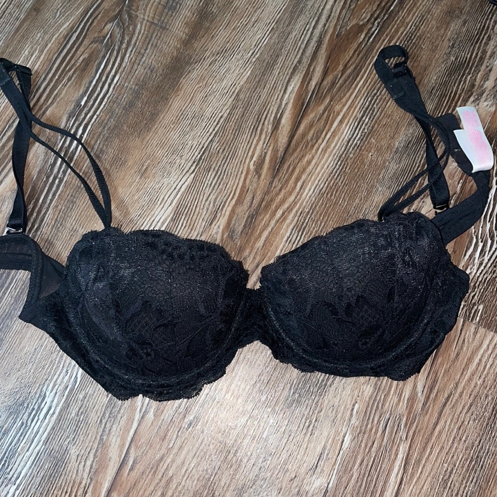 Victoria’s Secret Black lace 32b bra